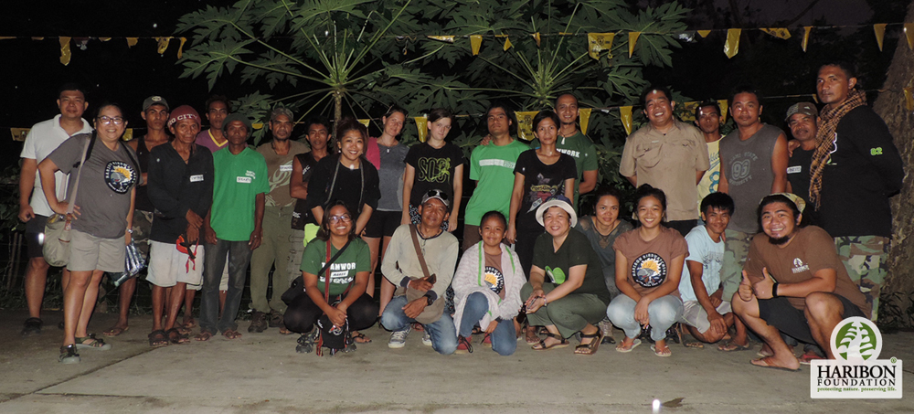 2016 10 06 The author center standingHaribon staff and volunteers together with the Dumagat Agta tribe who they trained as bird gudes